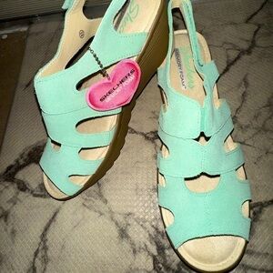 NWOT Skechers memory foam blue wedge comfort sandal 8.5 summer beach athleisure